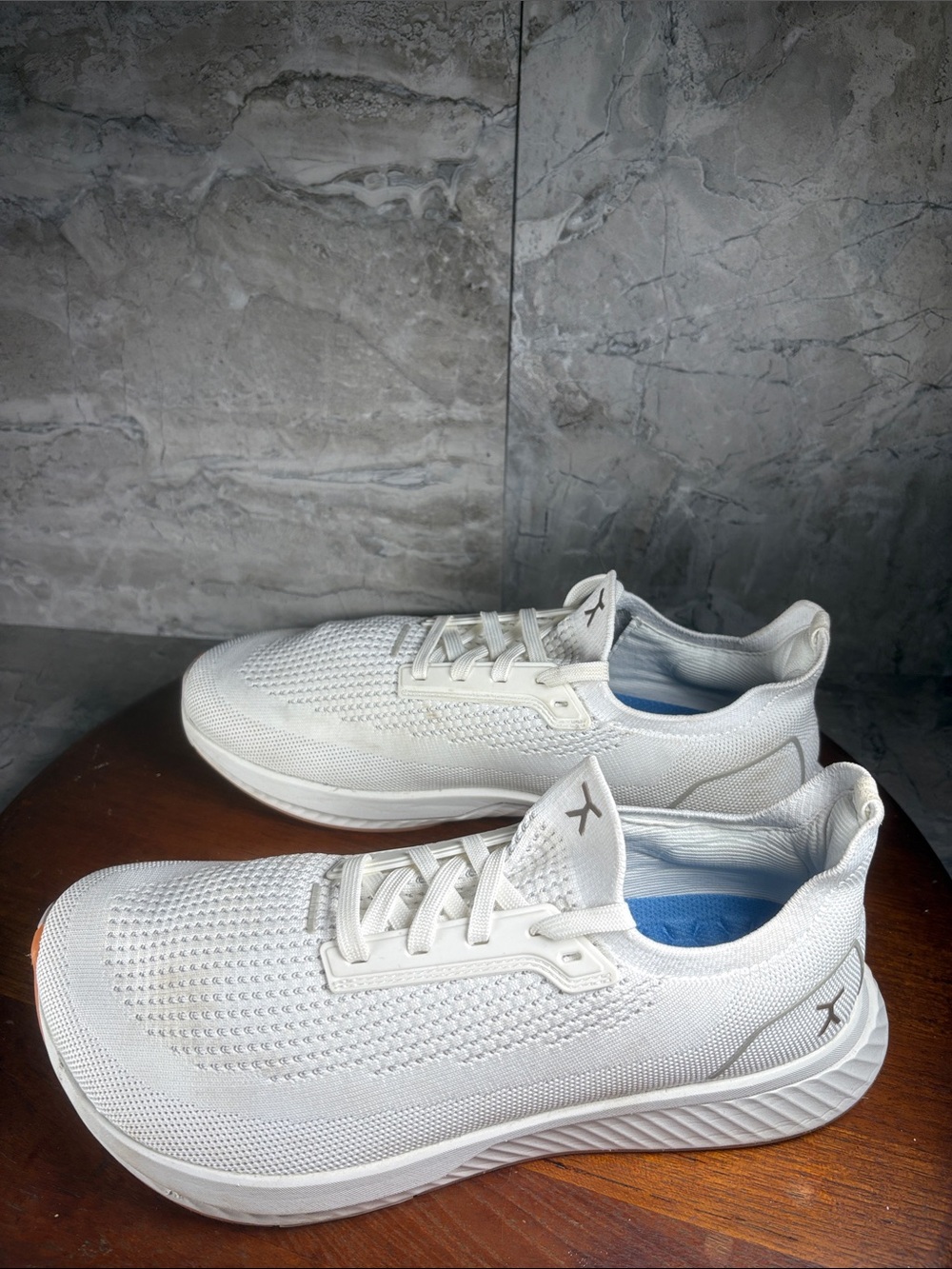 Flux Footwear Adapt Runner Women’s Size 10 White Athletic Shoes